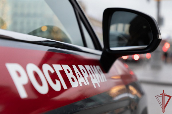 Столичные росгвардейцы задержали мужчину, пытавшегося обменять поддельные купюры иностранной валюты в банке 