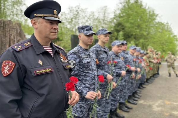  Столичные росгвардейцы почтили память Героя Советского Союза