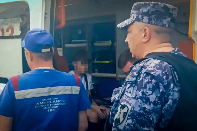 Столичные росгвардейцы помогли подростку после ДТП