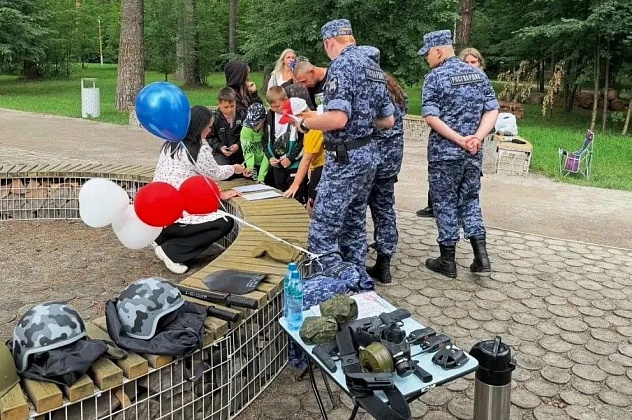 Столичные росгвардейцы провели профориентационное мероприятие с   молодёжью в Пушкино