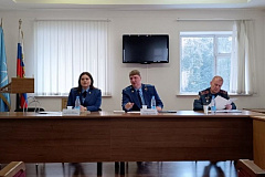   В минувший вторник руководством прокуратуры Юго-Западного административного округа г. Москвы проведен очередной подобный приём на базе Управления по ЮЗАО ГУ МЧС России по г. Москве при участии начальника окружного подразделения Дмитрия Крикуненко.