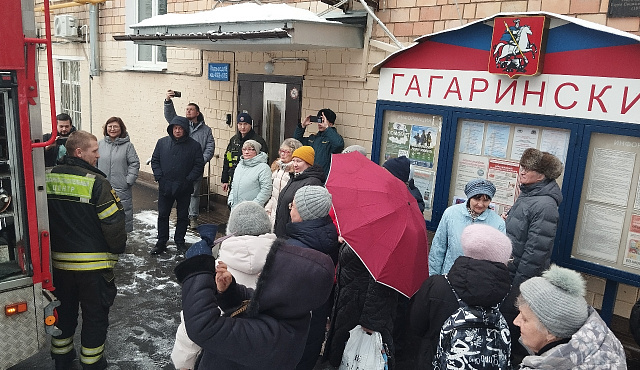 Показ пожарно-технического вооружения для жителей Гагаринского района